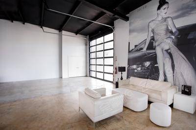 Spacious Studio and Art Gallery With Natural Light Located In The Heights DistrictSpacious Studio and Art Gallery With Natural Light Located In The Heights District基础图库1